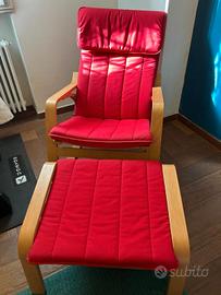 Sedia a dondolo IKEA Poäng + poggiapiedi 