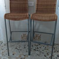 2 sgabelli da bar in acciaio cromato e midollino