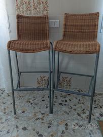 2 sgabelli da bar in acciaio cromato e midollino