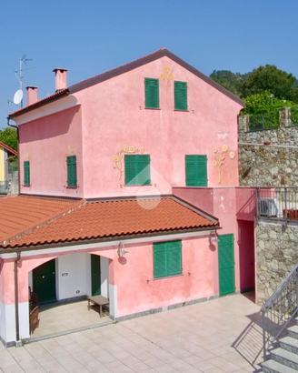 4 LOCALI A VEZZI PORTIO