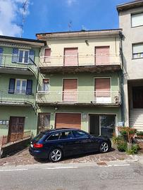 Porzione di casa formata da due appartamenti