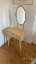 Toeletta in legno con specchio