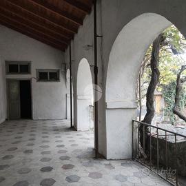 CASA DI CORTE A SAN BASILIO