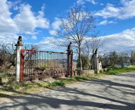 Terreno con fabbricati a Senise