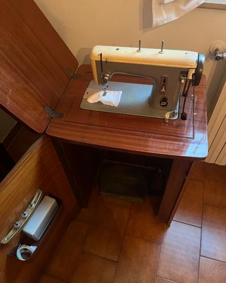Macchina da cucire vintage a pedale anni ’50/’60 c