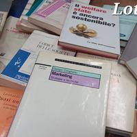 Lotto 31+ libri economia scienza finanze marketing