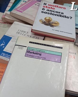 Lotto 31+ libri economia scienza finanze marketing