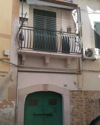 3 VANI + ACC. CON LOCALE AL PIANO TERRA