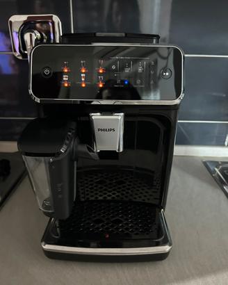 Macchina Caffè con Cappucinatore Macinato e Grani