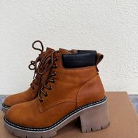 Stivaletti bata color cammelo con tacco