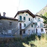 CASA SEMINDIPENDENTE A CHÂTILLON