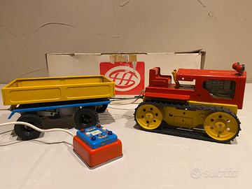 Trattore cingolato con rimorchio filoguidato ITRE