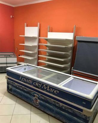 Attività / Licenza di 200 m² con 2 locali a Falcia