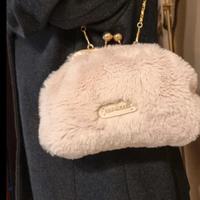 Borsa pochette in pelliccia con catenella Naj-Olea