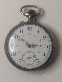 Orologio da tasca in argento; vetro incrinato