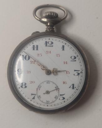 Orologio da tasca in argento; vetro incrinato