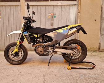 Husqvarna 701 supermoto 