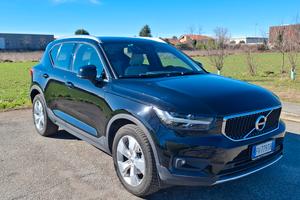 volvo XC40 momentum D3