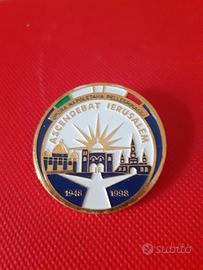 Spilla antica "Opera Napoletana Pellegrinaggi "