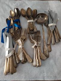 Set di posate antiche