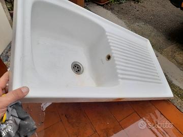 lavabo in ceramica