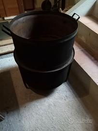 Bollitore, pentolone e treppiede per salsa