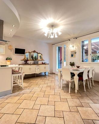 Porzione centrale di trifamiliare