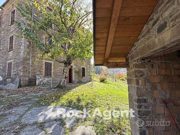 BARDI - BORGO ANTICO CON TERRENO E PERTINENZE