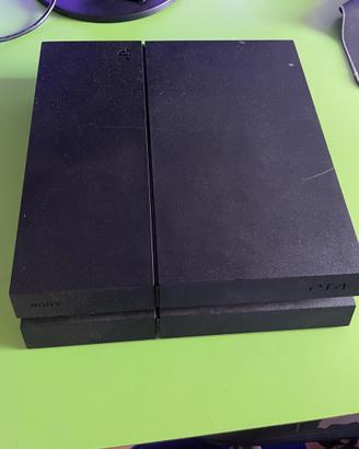 PlayStation 4 con controller e GTA 5