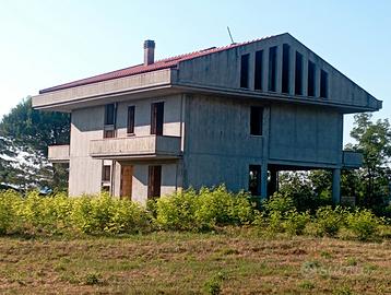 Villa in costruzione con ampio parco
