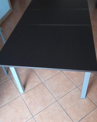 Tavolo con sedie