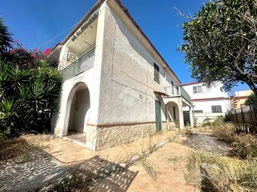 PORZIONE DI BIFAMILIARE A CASTEL VOLTURNO