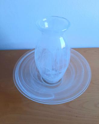 Piatto e vaso portafiori in vetro lavorato