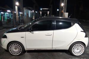Lancia Ypsilon Momo design 