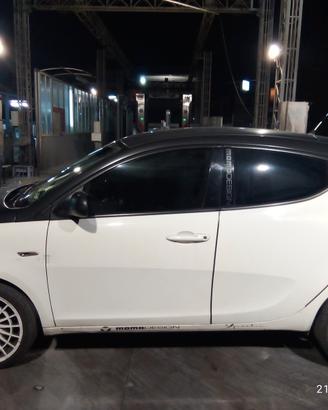 Lancia Ypsilon Momo design 