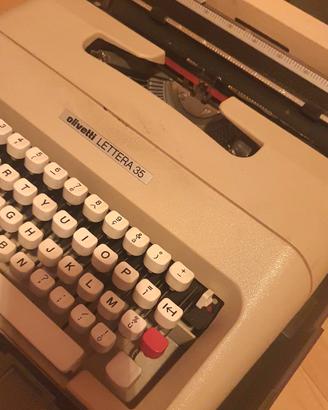 macchina  da scrivere  elettronica OLIVETTI 