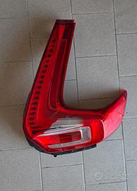Faro posteriore Dx Volvo XC40 