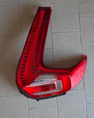 Faro posteriore Dx Volvo XC40 