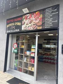 Attività / Licenza di 75 m² con 2 locali a Castel 