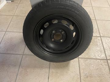 4 cerchi con pneumatici Ford fiesta