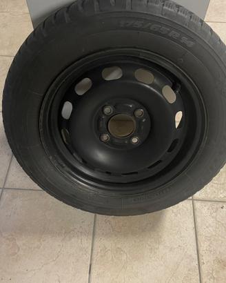 4 cerchi con pneumatici Ford fiesta