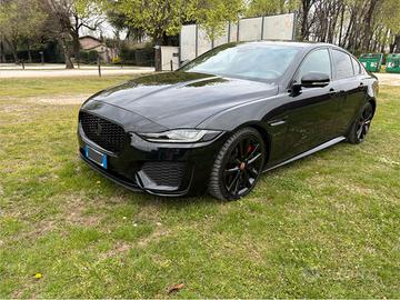  Jaguar XE 2.0D D204 R-DYN BLACK