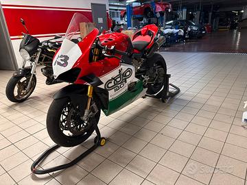 Panigale V4 S 2023 pronto pista