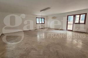 Via Dante centralissimo Ufficio 6 vani terrazzo