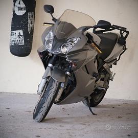 HONDA VFR RC46 II ABS Moto Sport-Tourer in argento