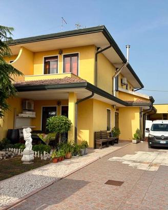 Villa di 139 m² con 5 locali e box auto doppio a C