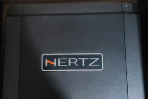 Amplificatore Hertz più cassa con 2 subwoofer 