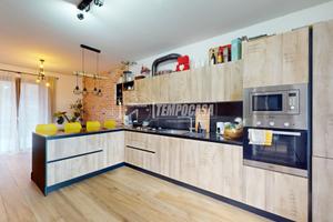 VILLETTA A SCHIERA CON MANSARDA