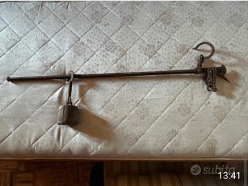 vecchia stadera pesa oggetti 