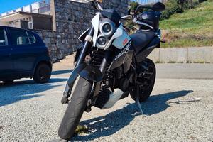 KTM Duke 690 2008 white